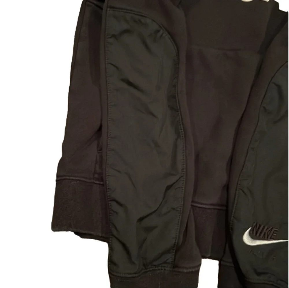 𝅺NIKE Air sweatshirt.